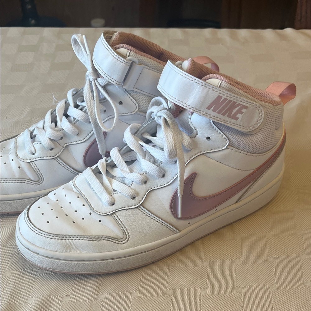 Nike Women's White and Pink Sneakers